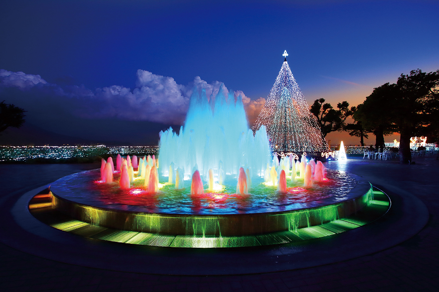 「ファンタジーガーデン」のイルミネーションツリー 「ファンタジーガーデン」のイルミネーションツリー