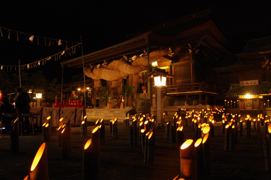 願い事が書かれた3000本の竹灯 願い事が書かれた3000本の竹灯