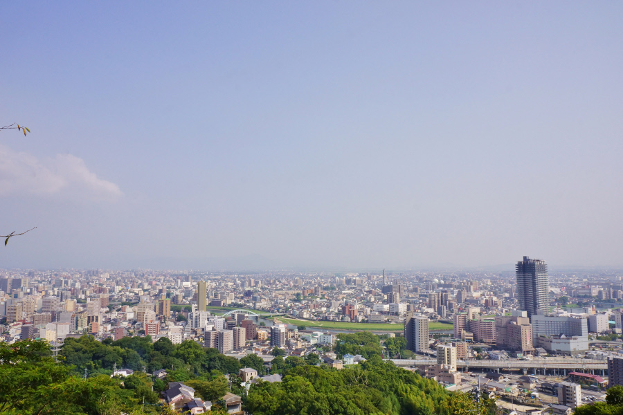 市街地を縫って流れる白川など熊本市街地が一望できます 市街地を縫って流れる白川など熊本市街地が一望できます