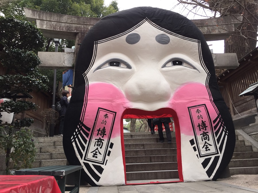 お多福面 櫛田神社の節分名物 日本一大きいお多福面 福岡 たびらい お多福面 櫛田神社の節分名物 日本一大きいお多福面 福岡 たびらい