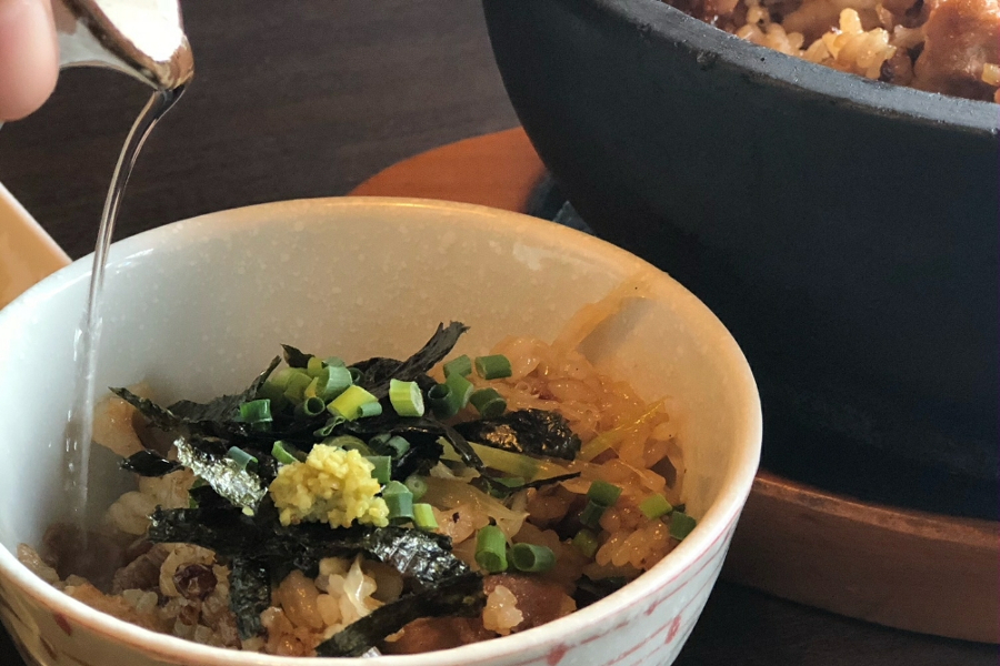 カツオベースのだしでいただく石焼き黒豚ひつまぶしランチ カツオベースのだしでいただく石焼き黒豚ひつまぶしランチ