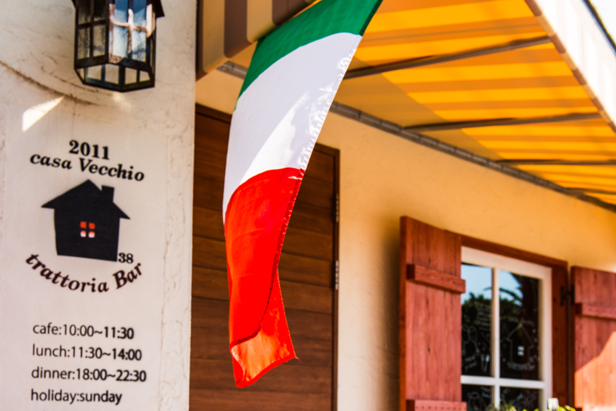 イタリアの国旗と可愛らしい家のイラストが目印 イタリアの国旗と可愛らしい家のイラストが目印
