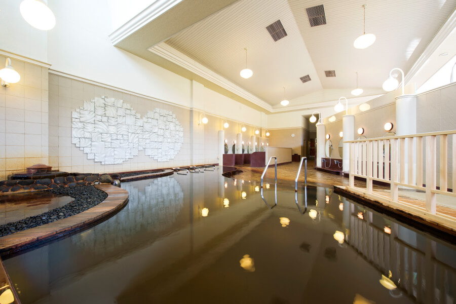 大浴場は広々としておりゆっくり温泉に浸かれます