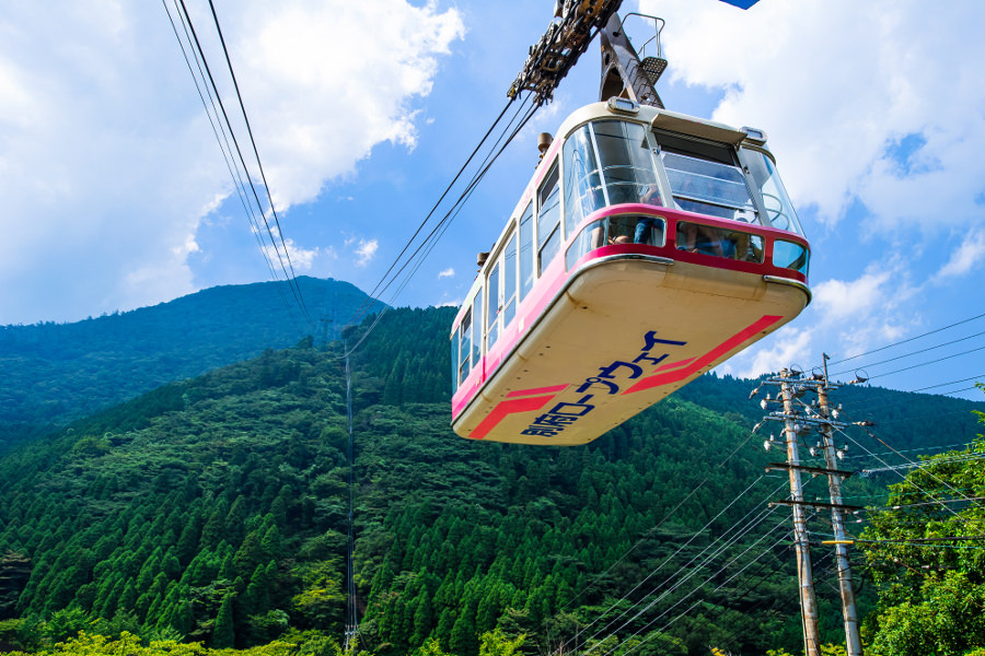 西日本最大級の大型ゴンドラで鶴見岳山頂まで一気に登っていきます 西日本最大級の大型ゴンドラで鶴見岳山頂まで一気に登ります