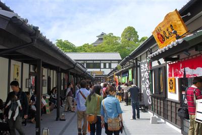熊本城のふもとにある観光施設「桜の馬場 城彩苑」