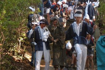 福岡県朝倉市にある阿蘇神社で開催される「泥打祭り」