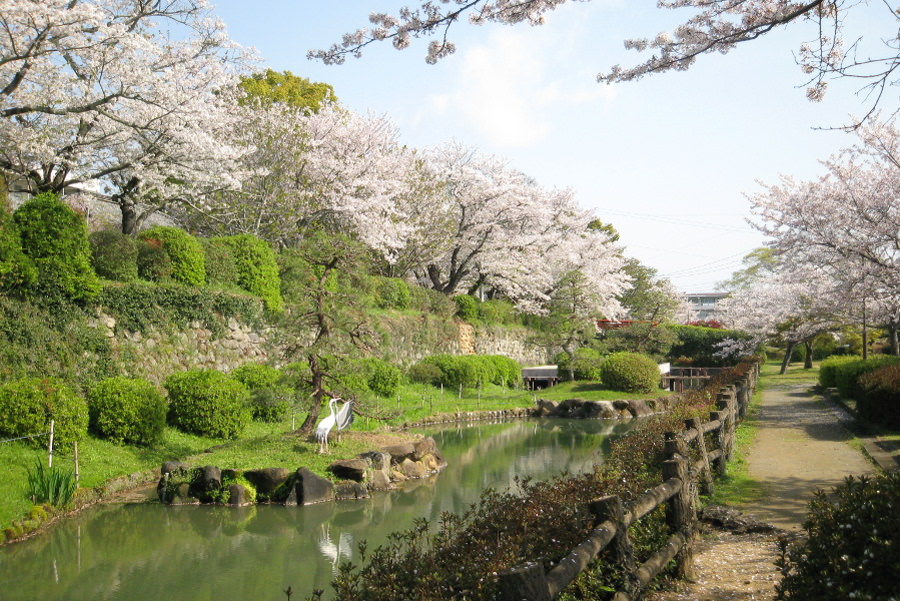 日本の歴史100選に選定されている「旭ヶ岡公園」