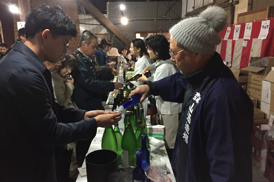 地酒の飲み比べを楽しめます