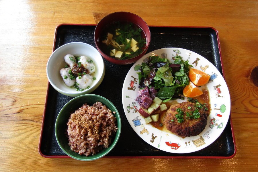 意外にもしっとりした宗像地鶏のハンバーグ 意外にもしっとりした宗像地鶏のハンバーグ