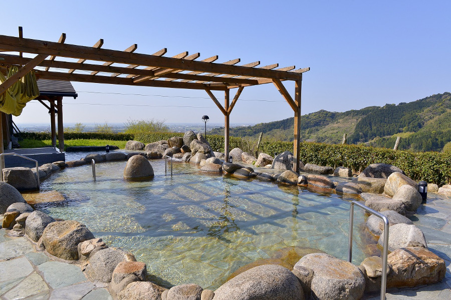 佐賀平野を一望する景観美と美肌の湯が味わえる女湯の露天風呂 佐賀平野を一望する景観美と美肌の湯が味わえる女湯の露天風呂