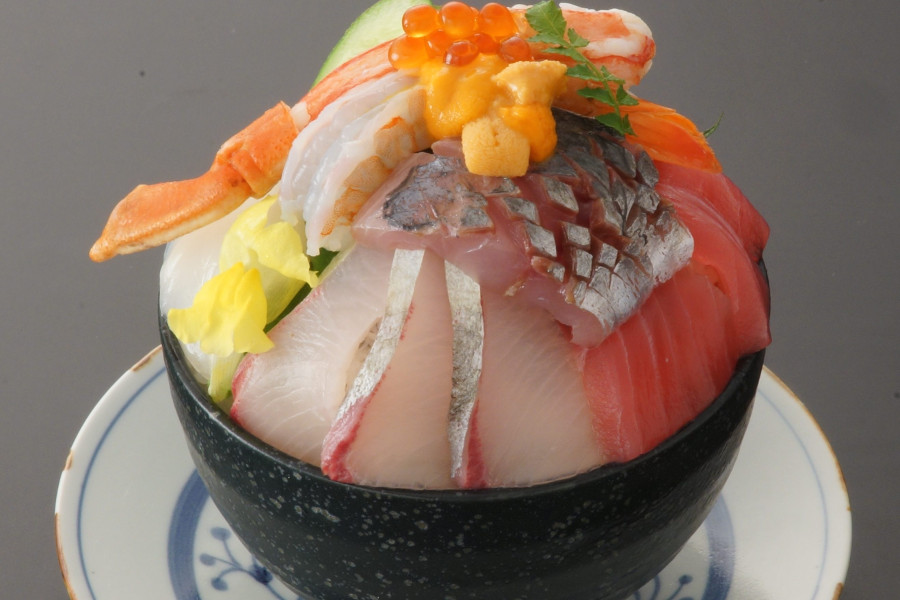 食事処「一心」では海鮮丼やお刺身定食など地魚メニューも提供 食事処「一心」では海鮮丼やお刺身定食など地魚メニューも提供