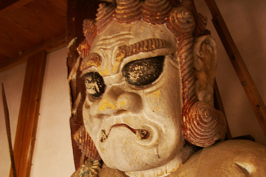 大分県玖珠町角埋山にある角埋神社にある「角埋不動尊」 大分県玖珠町角埋山にある角埋神社にある「角埋不動尊」