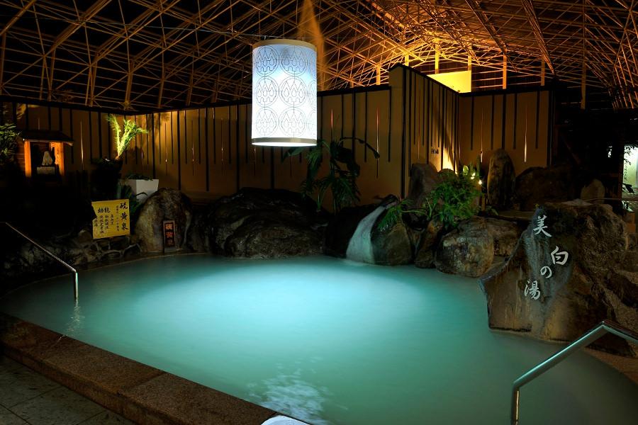 女性専用ゾーンの「美白の湯」は平成25年(2014)にリフレッシュオープン 女性専用ゾーンの「美白の湯」は平成25年(2014)にリフレ