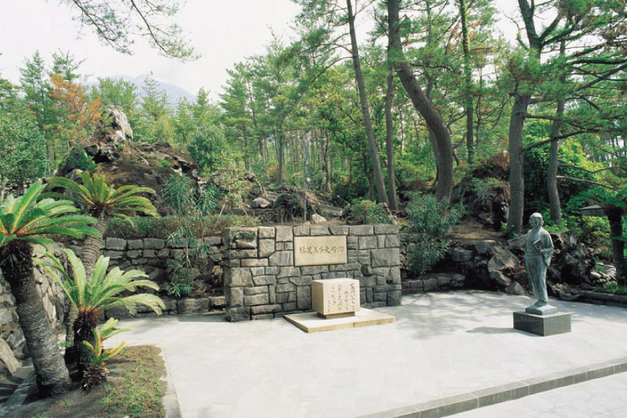 林芙美子ゆかりの文学碑 林芙美子ゆかりの文学碑