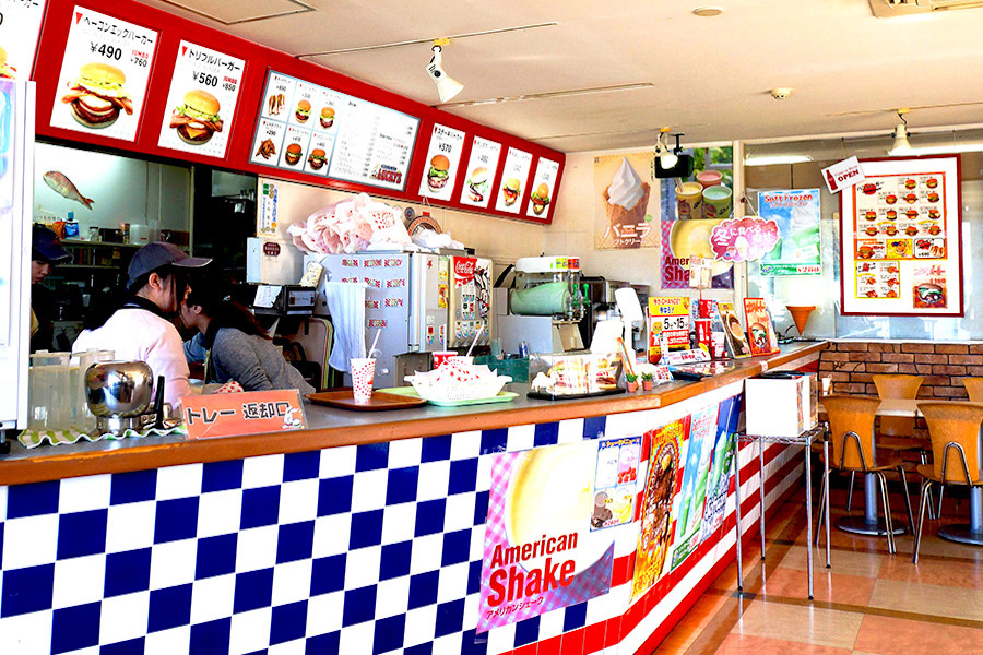 ポップでアメリカンな雰囲気の店内 ポップでアメリカンな雰囲気の店内