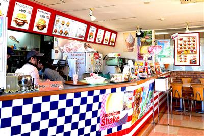 ポップでアメリカンな雰囲気の店内