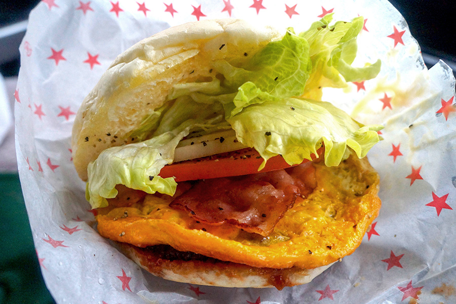 させぼご当地グルメ総選挙で金賞になったスペシャルバーガー させぼご当地グルメ総選挙で金賞になったスペシャルバーガー