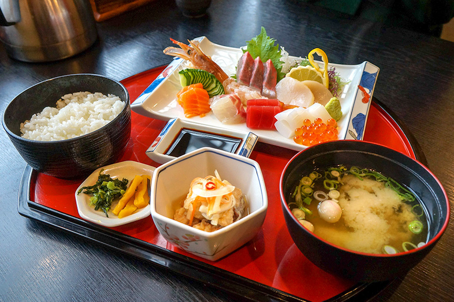 新鮮な魚介類をふんだんに使った「お刺身定食」 新鮮な魚介類をふんだんに使った「お刺身定食」