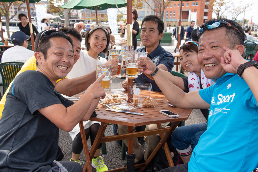 ドリンク・フードは全てチケット制。たくさん飲んで食べてくださいね ドリンク・フードは全てチケット制。たくさん飲んで食べて下さい