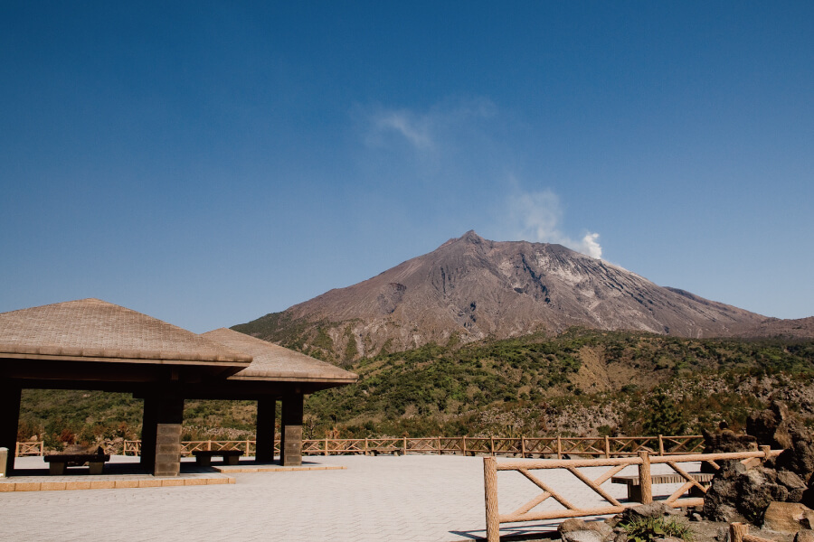 有村地区の大正溶岩原に作られた展望所 有村地区の大正溶岩原に作られた展望所