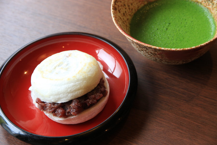 トリプルな餡のサンドが意外とクセになります トリプルな餡のサンドが意外とクセになります