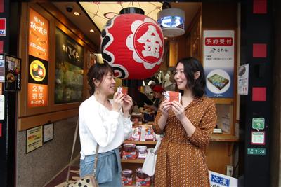 大提灯が目印！熱々の梅ヶ枝餅は食べ歩きがベスト