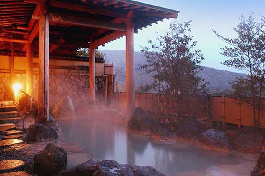 雲仙の自然を存分に堪能できる露天風呂で源泉掛け流しの湯を堪能 雲仙の自然を存分に堪能できる露天風呂で源泉掛け流しの湯を堪能