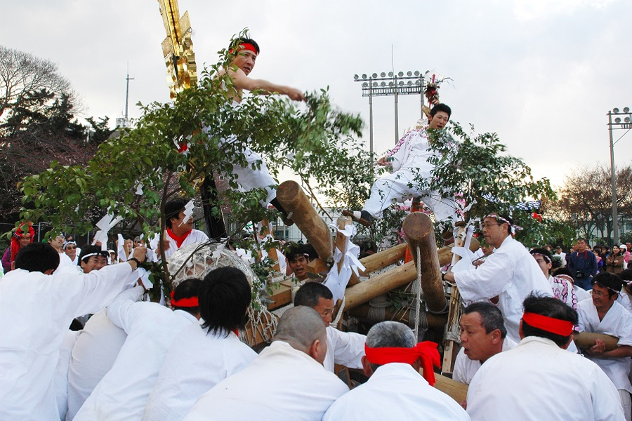 山車が激突する勇壮な祭りです 山車が激突する勇壮な祭りです