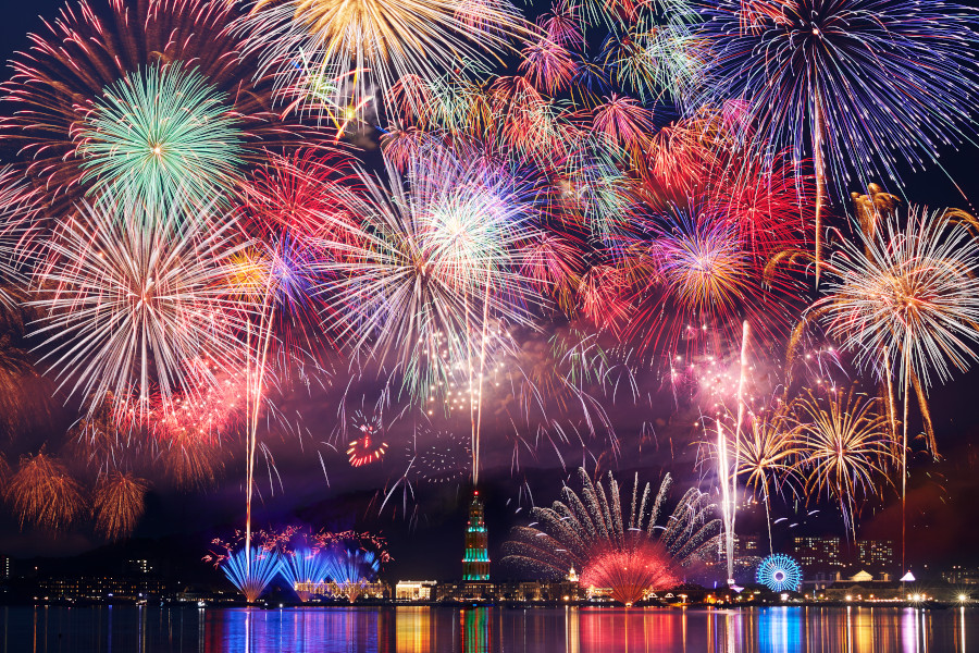長崎・ハウステンボス「春の九州一花火大会」 ©ハウステンボス/J-18902 長崎・ハウステンボス「春の九州一花火大会」 ©ハウステンボス