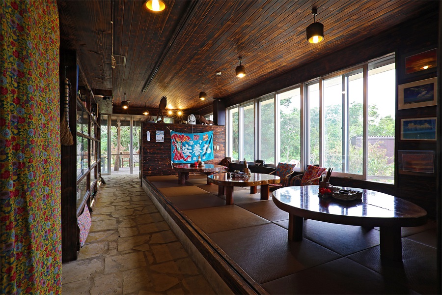 島ごはん 琉宮の内観