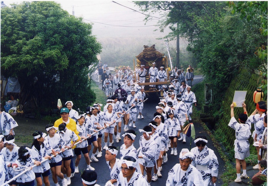 例年4月の第2日曜日に開催される「徐福花冠祭」 例年4月の第2日曜日に開催される「徐福花冠祭」
