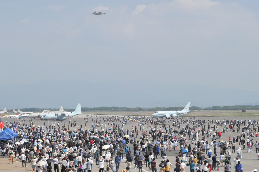 航空ショーをメインに行われる「エアーメモリアルinかのや」。鹿屋の空を舞う飛行機は迫力満点です 航空ショーをメインに行われる「エアーメモリアルinかのや」