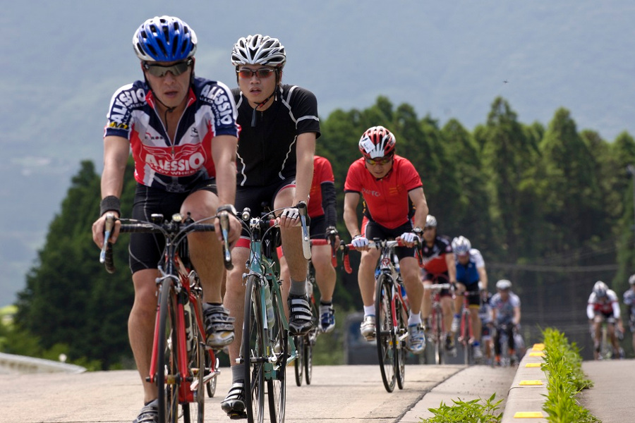 上り坂や下り坂も。初夏の風を感じながら駆け抜けます 上り坂や下り坂も。初夏の風を感じながら駆け抜けます