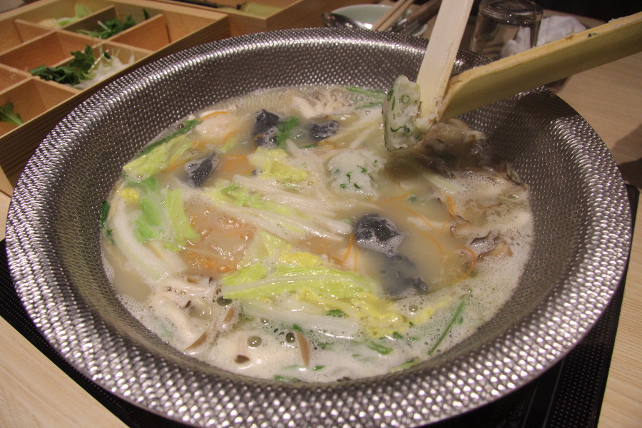 三段重のにぎやか鍋