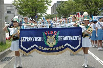 参加者が趣向を凝らしたパレードを楽しめます