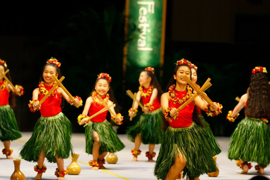 子どもから大人まで、さまざまなフラを一度に見ることができます 子どもから大人まで、さまざまなフラを一度に見ることができます