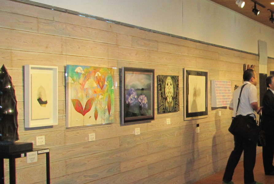第1回枕崎国際芸術賞展の様子 第1回枕崎国際芸術賞展の様子
