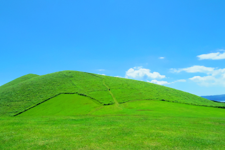 芝生のグリーンがすがすがしい鬼岳 芝生のグリーンがすがすがしい鬼岳