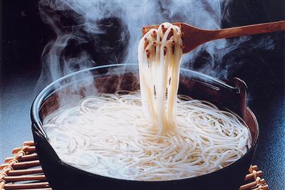 おすすめの食べ方はアツアツの「地獄炊き」