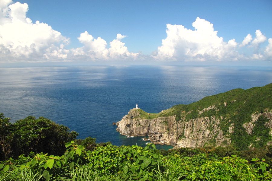 地の果て感に圧倒される大瀬崎灯台 地の果て感に圧倒される大瀬崎灯台