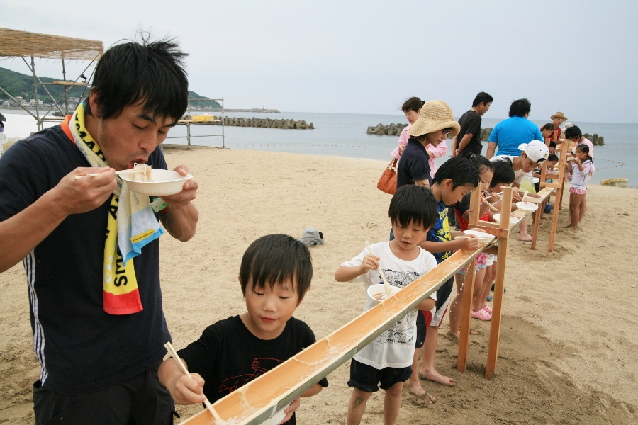 地引網体験のあとにスタートする、そうめん流し
