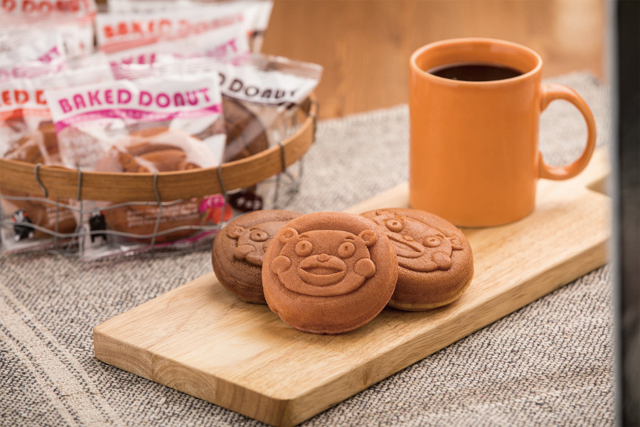 かわいい「くまモンの焼きドーナツ」も登場。8個入り1620円