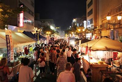 べっぷ夜市など露店がひしめく「べっぷ火の海まつり」