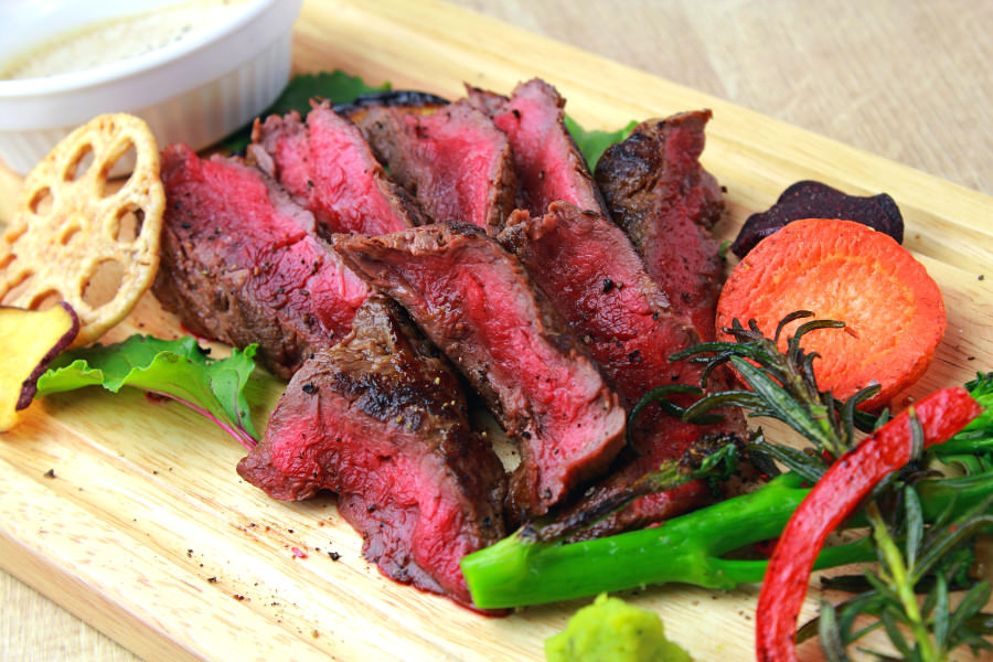 ヘルシーな馬肉のステーキは女性にもおすすめ ヘルシーな馬肉のステーキは女性にもおすすめ