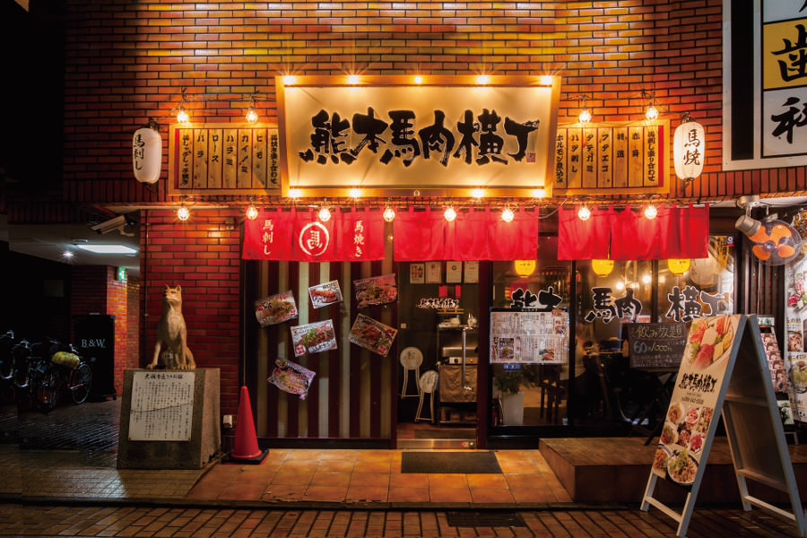 下通りの一角にあるカジュアルな雰囲気の店舗です