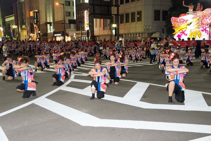 「大分七夕まつり」で舞う踊り隊