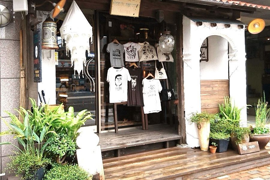 「ゾウさんのはな通り」にあるBARIPA（バリパ）。2台分の