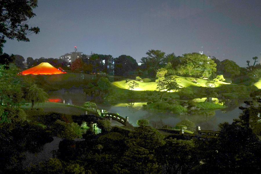 今年のライトアップは8月18日(土)です 今年のライトアップは8月18日(土)です