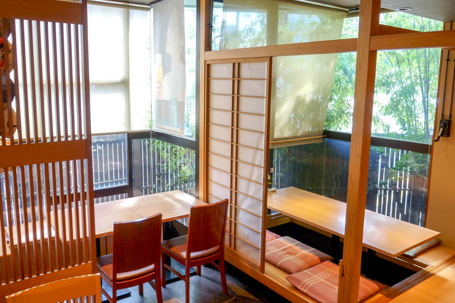 テーブル席、個室席の両方がある店内 テーブル席、個室席の両方がある店内