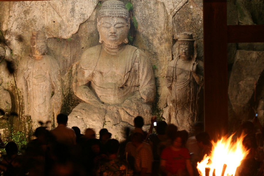 大分の幻想的な祭り「国宝臼杵石仏火まつり」 大分の幻想的な祭り「国宝臼杵石仏火まつり」